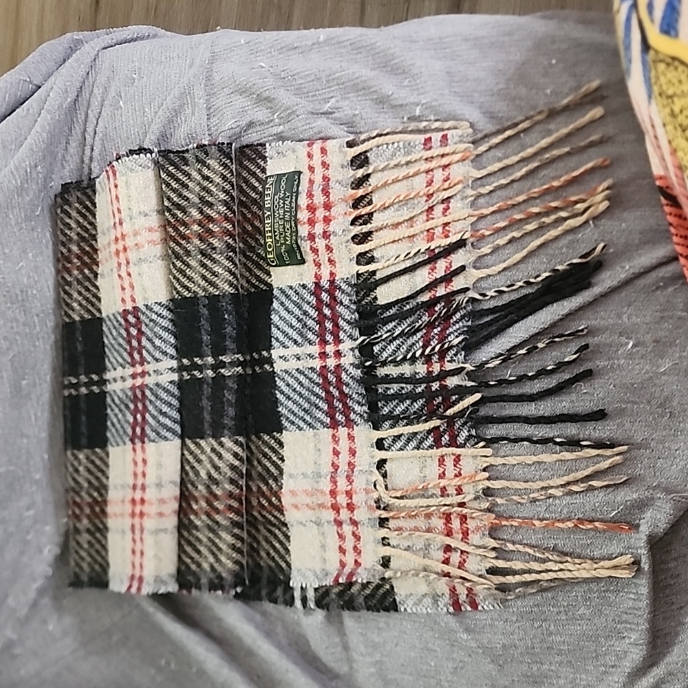 Geoffrey Beene Scarf